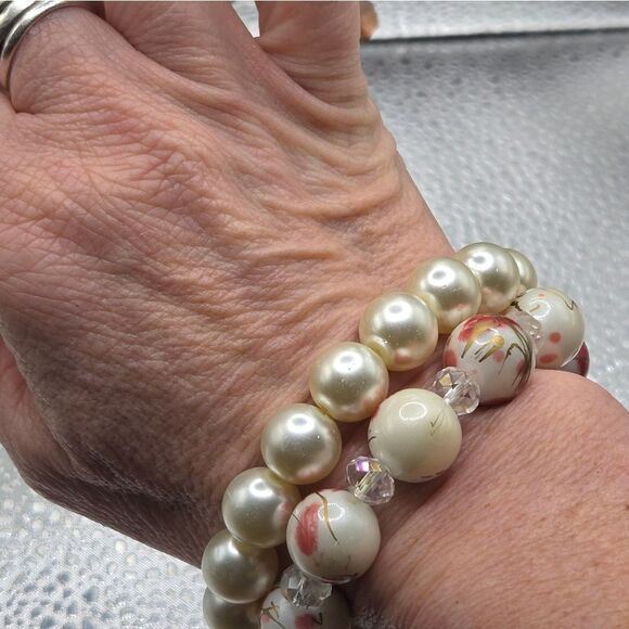 "5/$25" Set Of 2 Glass Pearl Bead Stretch Bracelets - Picture 5 of 6